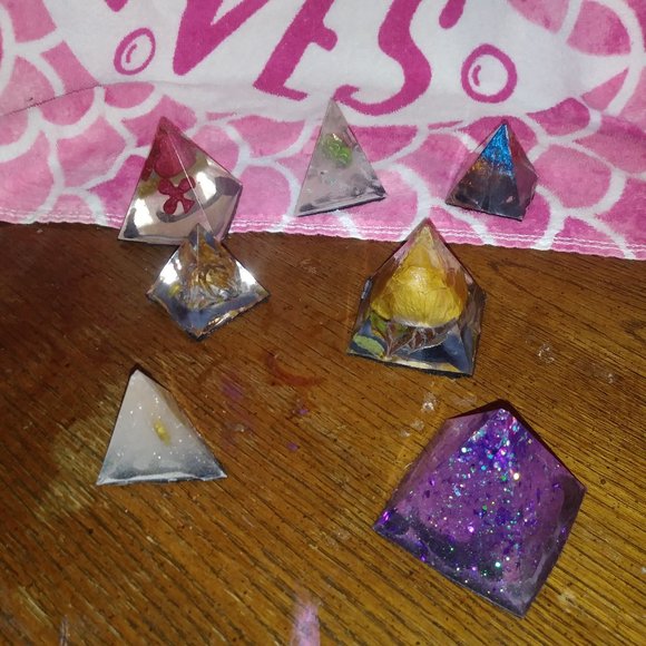 Resin Pyramids - Picture 2 of 8